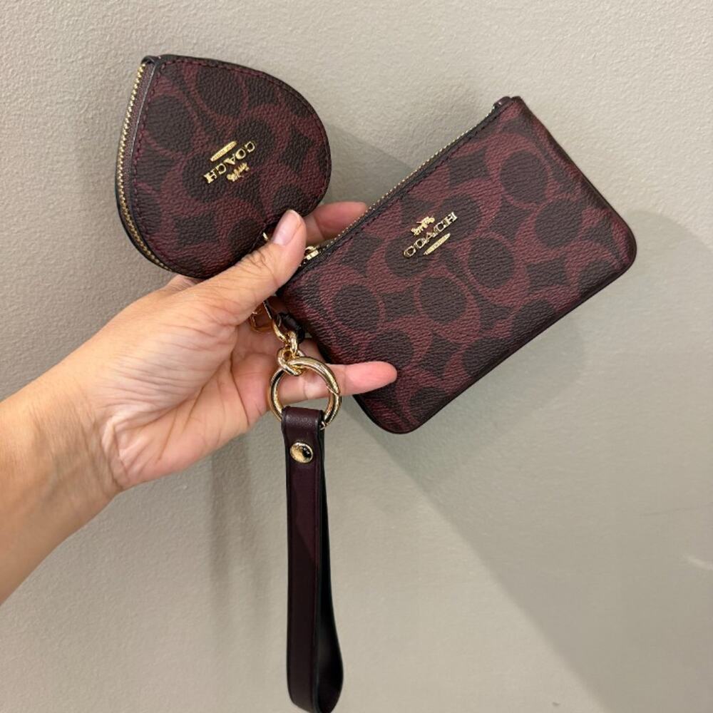 New‼️Coach Wristlet And Heart Pouch In Signature Canvas CFU07 Black Currant